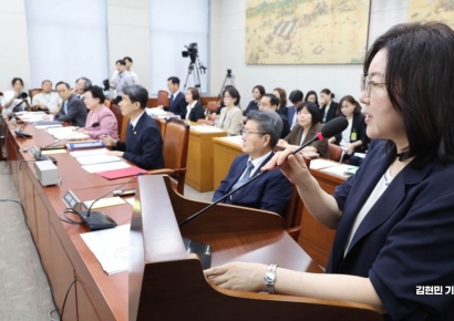 "윤석열 대통령실 '리박스쿨 챙겨라' 압력"…교육부 국장 증언 나와