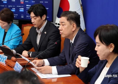 [포토]민주 “김건희 구속이 사법정의 완성…필요하다면 특검법 개정”