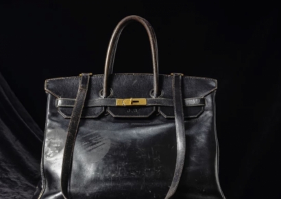 흠집·얼룩에도 138억에 팔린 '원조 버킨백'…낙찰자는 일본인