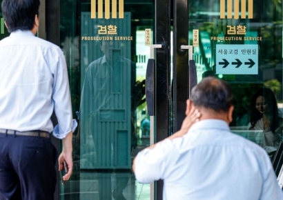 내란특검 "尹, 수용실에서 나가기 거부…내일까지 데려오라 재차 지휘 예정" 