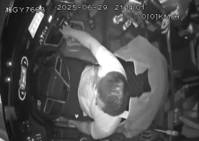 뇌출혈로 의식 잃으면서도 韓 관광객 지키려 사투 벌인 中 버스기사