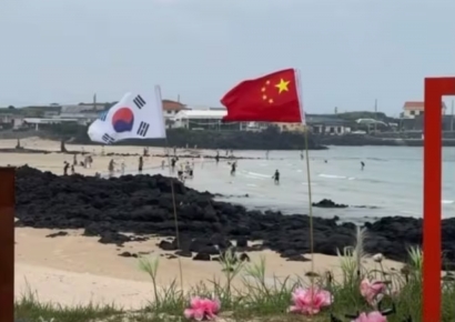 "독도는 우리땅 외치면서 우도는 中에 내주나" 제주에 꽂힌 오성홍기