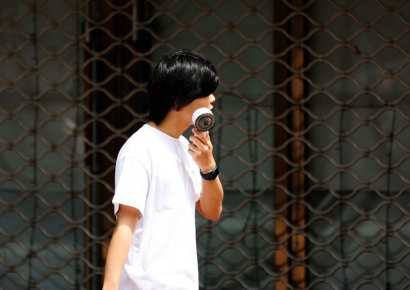 괴물 폭염에 "살려면 사야해"…'생존템' 찾아 우르르, 편의점 매출 900% 폭등
