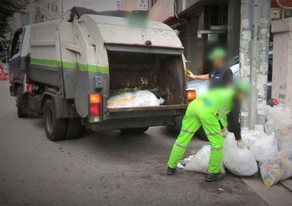 "실수령액 540만원인데 야근 92시간?"…11년차 환경미화원 급여명세서에 '반응폭발'