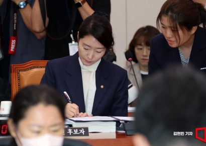 '현역의원 불패 신화 깨졌다'…강선우, 여가부 장관 후보 사퇴(종합)