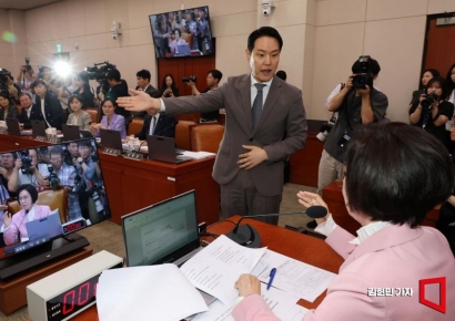 [포토] 강선우 청문회, 시작도 전에 '피켓 공방'…여야 고성