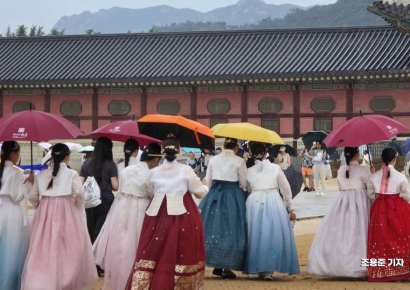 [포토] 알록달록 화려한 우중관광