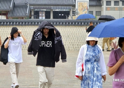 [포토] 비내리는 서울, 한풀 꺽인 더위