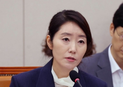 "따뜻한 엄마였다"…정청래, 강선우에 "동지는 비 올 때 함께 비 맞아주는 것"