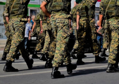 "내년부터 군 복무기간 2년으로"…외교마찰에 징병법 본격 시행하는 곳