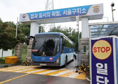 [속보] 尹, 서울중앙지법 구치감 도착…10시15분 구속적부심 출석