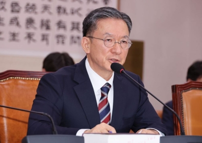 정성호 법무장관 후보자 청문보고서 채택…국힘은 전원 반대