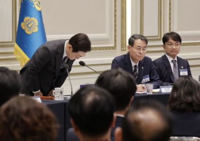 사회적참사 유가족에 고개 숙인 李대통령…"정부 대표해 사죄"