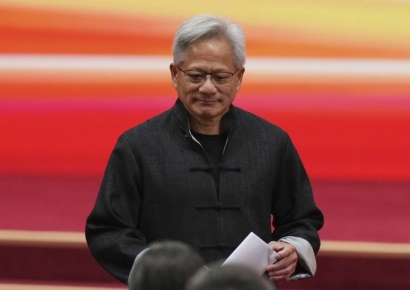 "35도 푹푹 쪄도 가죽재킷 입었는데 왜?"…젠슨 황 트레이드 마크 포기한 '이 곳'