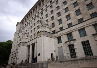 잘못 보낸 이메일 수습에 13조 써야할 판…역대급 실수에 英 발칵