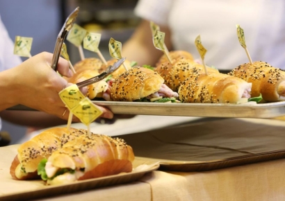 "뻔한 재료값 탓하지 마라"…유난스러운 '한국 빵값 고공행진' 다른 이유 있었다[빵값의 비밀]