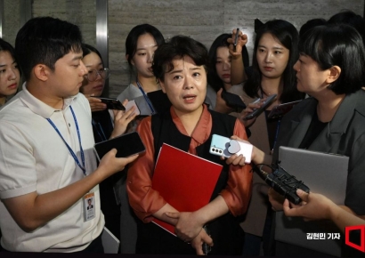 [포토] 윤희숙 "차떼기 위기때 37명 불출마…책임지는 모습 보여달라"