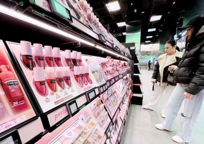 "전쟁통에도 예뻐지고 싶어~" K-뷰티 주식 비중확대 [주末머니]