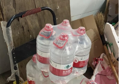 "수돗물에서 역겨운 냄새가"…때아닌 생수 사재기에 난리난 中 도시