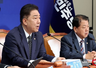 [포토] 김병기 "내란 특검, 윤석열 끝까지 엄단하라…법치 파괴 도 넘어"