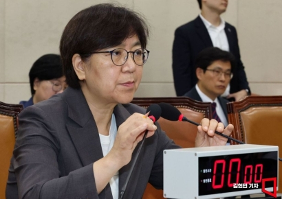 복지위, 정은경 복지장관 후보자 청문보고서 與주도 채택…국힘 불참
