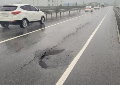 오산 옹벽, 폭우로 붕괴 전 "벽돌이 하얗게" "포트홀" 제보 이어져