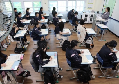 '복수정답→문제삭제'…강남 고교 '성적 재통보'에 수험생 '날벼락'