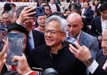 엔비디아 젠슨 황 CEO "내가 스무살이라면 '물상과학' 공부할 것" 