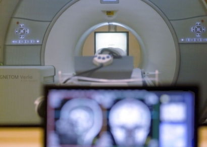 금속 목걸이 찬 채 MRI실 들어간 美남성…기계에 빨려 사망