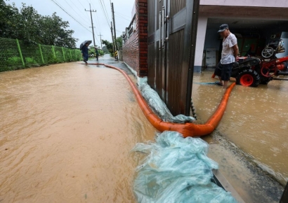 [속보]이 대통령 "호우피해 신속 파악, 조속한 특별재난지역 선포 추진"