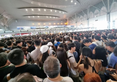 출입국 게이트 오류로 수십만명 장사진…말레이시아서 대소동