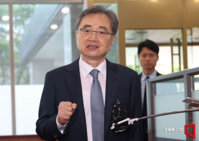 [포토] 취재진 질문에 답하는 조현 외교부장관