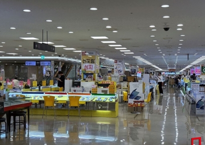 단통법 폐지 하루 앞둔 신도림, 번호이동 전쟁에 '공짜폰' 속출[르포]