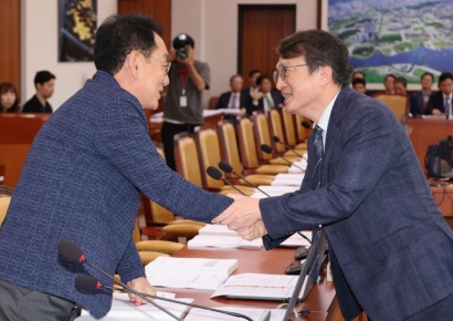 김의겸 신임 청장 "새만금에 RE100 산단 유치"