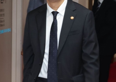 [포토] 대외경제장관회의 참석한 배경훈 과기부 장관 