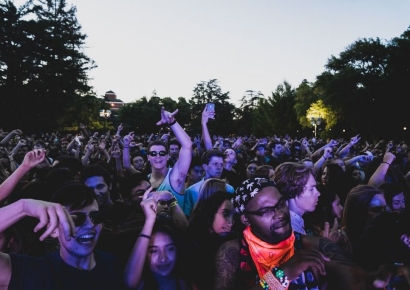 "집주인 아니었어?"…60억 저택서 파티 열고 입장료 장사한 남성의 정체