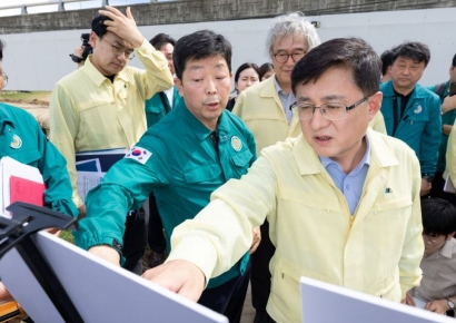 삽교천 수해현장 찾은 김성환 환경장관…"홍수 대응체계 구축"