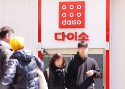 SPA브랜드도 못한 '5000원' 바람막이…다이소는 어떻게 해냈나