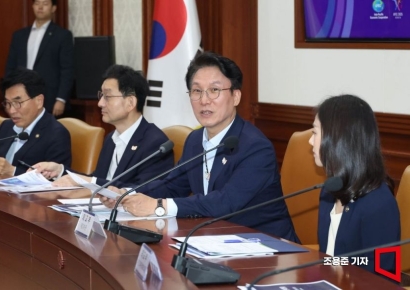 [포토] 김민석 총리, APEC 종합점검회의 주재