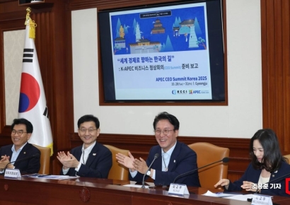 [포토] APEC 종합점검회의 주재한 김민석 총리