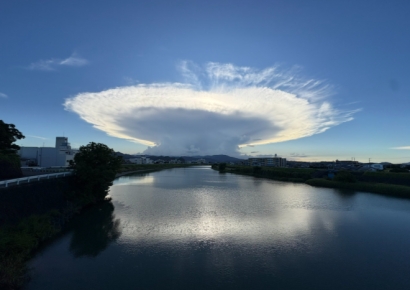 "저것 뜨면 심상치 않은 신호"…하늘 뒤덮은 구름에 일본 '발칵'
