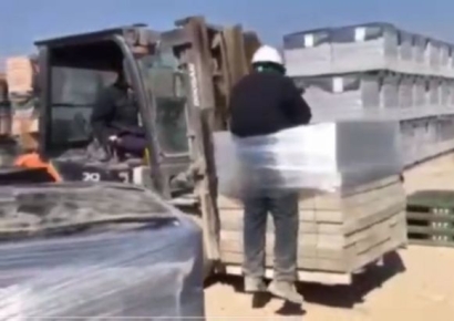 “벽돌과 함께 묶여 지게차에”…지역사회 이주노동자 인권유린 '분노'