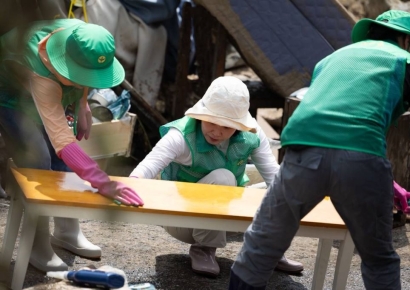 김혜경 여사, 가평 수해 현장에서 비공개 자원봉사 활동