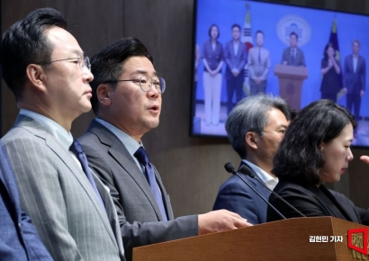 [포토] 與박찬대 "나경원·김기현 '尹방패' 국힘 45인, 제명촉구안 발의"