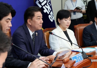 [포토] 與김병기 "尹 세수파탄, 재정위기 초래...조세정의특위 설치할 것"