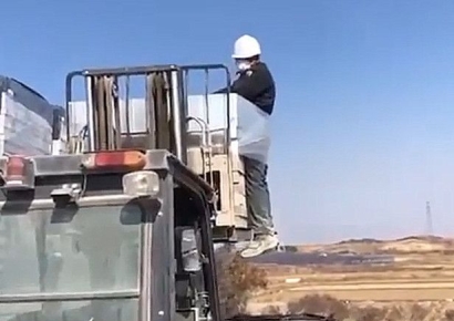 "친한 사이, 악의 없었다" 조사 중 눈물 보인 인권유린 지게차운전자