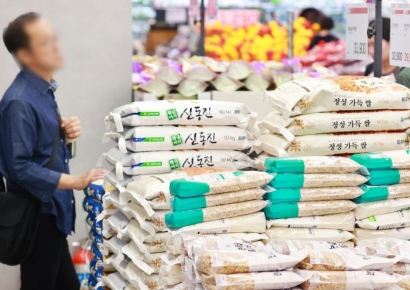 "이러다 일본처럼 될 수 있어" 경고 나왔다…이상 고온·폭우에 가격 고공행진 중인 쌀