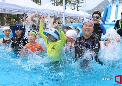 [포토] 무더위 핫스팟, 광화문 썸머비치 수영장