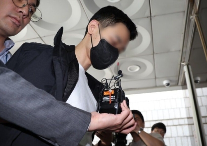 "복구 불가능"…경복궁 낙서 사주한 '이팀장' 항소심서 징역 8년 