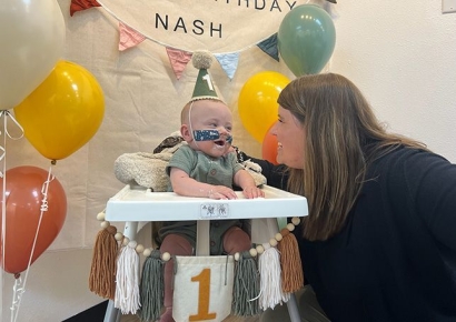 '몸무게 285g·키 24㎝' 임신 21주에 태어난 '기적의 아기' 돌 맞아